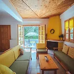 Lemon House For Big Family In - Delicious * Damouchari