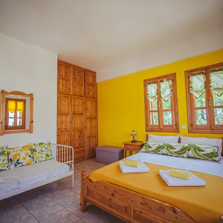 Holiday home Lemon House For Big Family In - Delicious