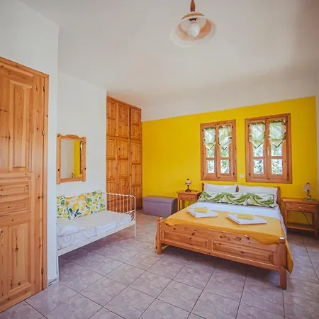 Lemon House For Big Family In - Delicious Tatil Evi *